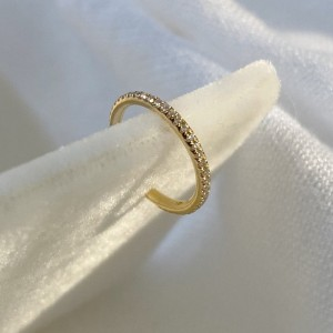 Win a Maison Tjoeng 18K yellow gold ear cuff featuring 36 white diamonds